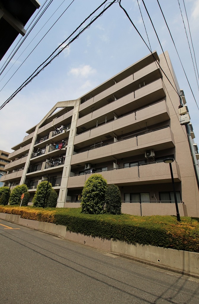 【和光市丸山台のマンションの建物外観】