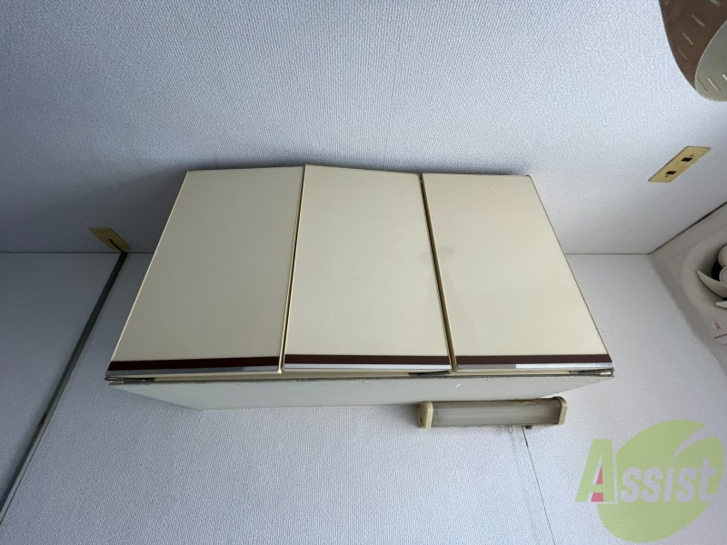 収納　キッチンの上には棚があり沢山収納できますよ～