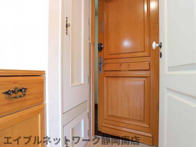 玄関　収納もある玄関です