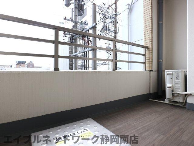バルコニー　落ち着いた時間を過ごせるバルコニーです