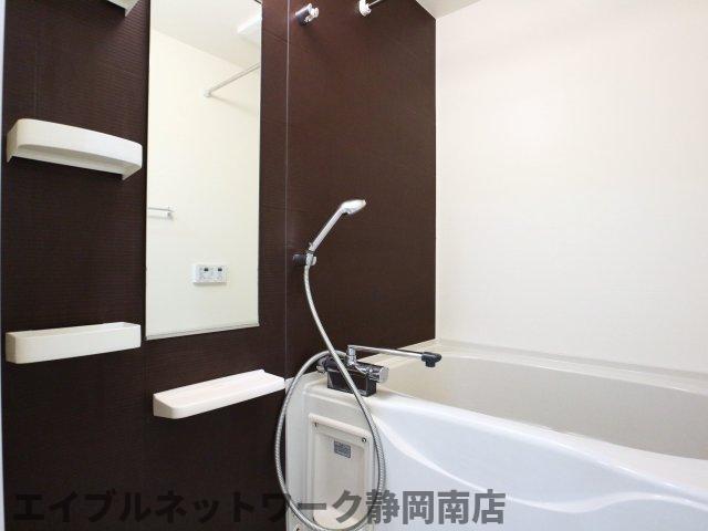 バス・シャワールーム　ゆったり過ごせるお風呂です
