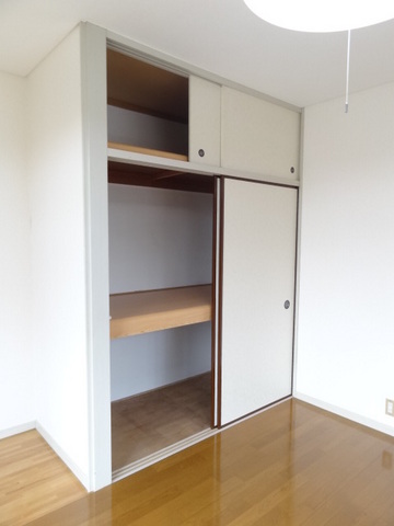 収納　押入れタイプはお荷物が多い方も安心の収納力です