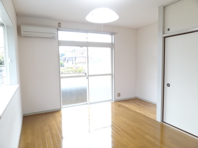 居室・リビング　通りから一番奥にあるので視界が気になりません