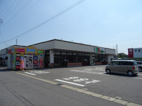 【西尾市米津町のアパートのスーパー】