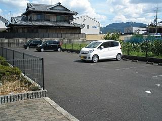 【レオパレスプレジールの駐車場】