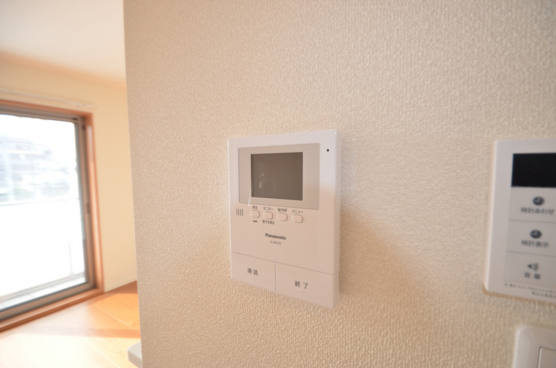 セキュリティ　モニター付ドアホン来訪者をモニターで確認できます。
