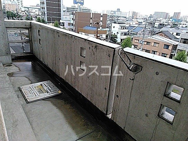 【名古屋市瑞穂区河岸のマンションのバルコニー】