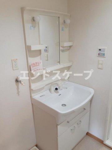 【渋川市吹屋のアパートの洗面設備】