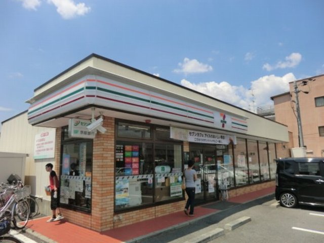 【京都市西京区山田出口町のアパートのコンビニ】