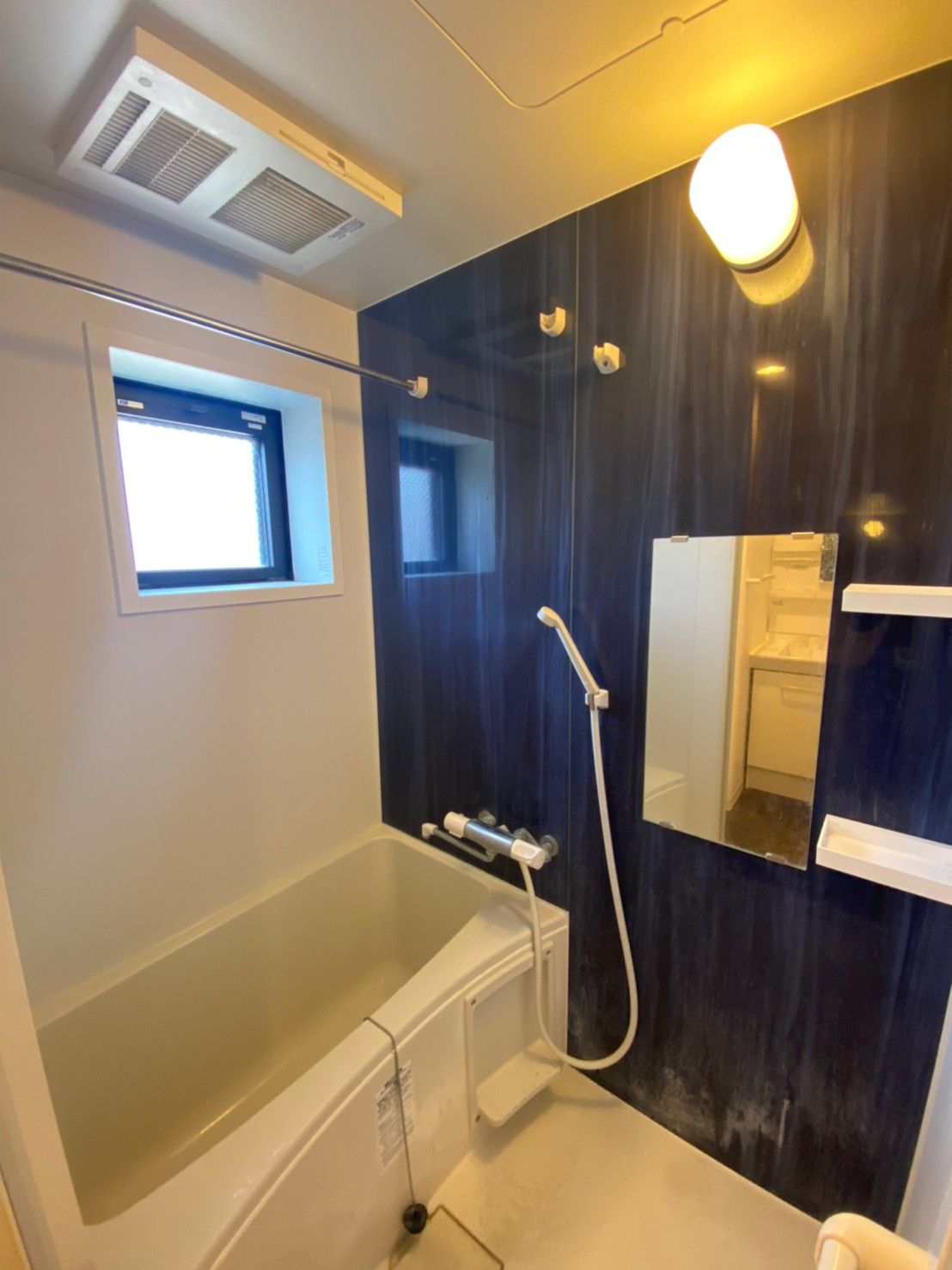 バス・シャワールーム　※同号室の別部屋の写真です。
