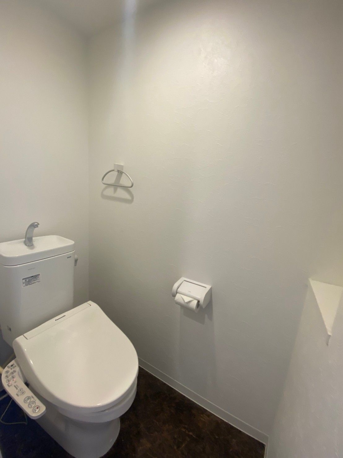 トイレ　※同号室の別部屋の写真です。