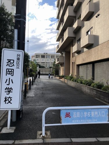 【大和荘別館の小学校】