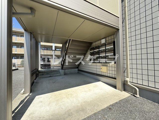 【高崎市貝沢町のマンションのエントランス】