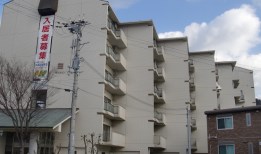 赤穂市細野町のマンションの建物外観