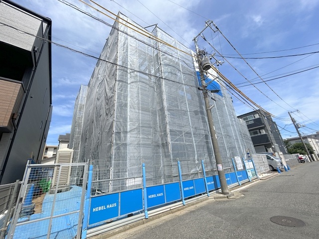 【船橋市本中山のマンションの建物外観】