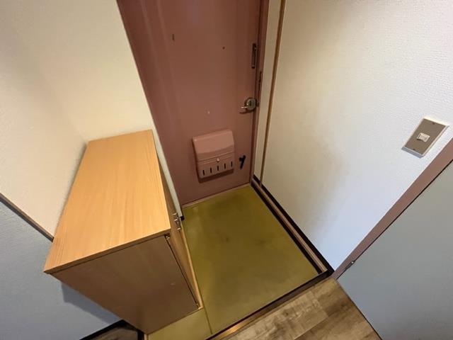 【守屋ビルの玄関】