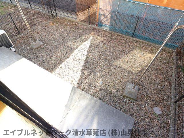 【静岡市葵区瀬名のアパートの庭】