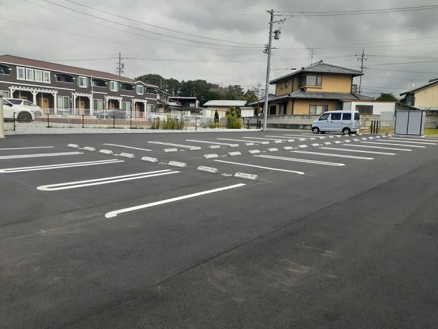 【佐久市小田井のアパートの駐車場】