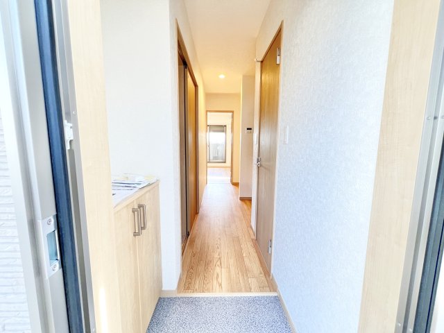 玄関　収納もある玄関です