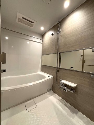 バス・シャワールーム　浴室乾燥機付きバス