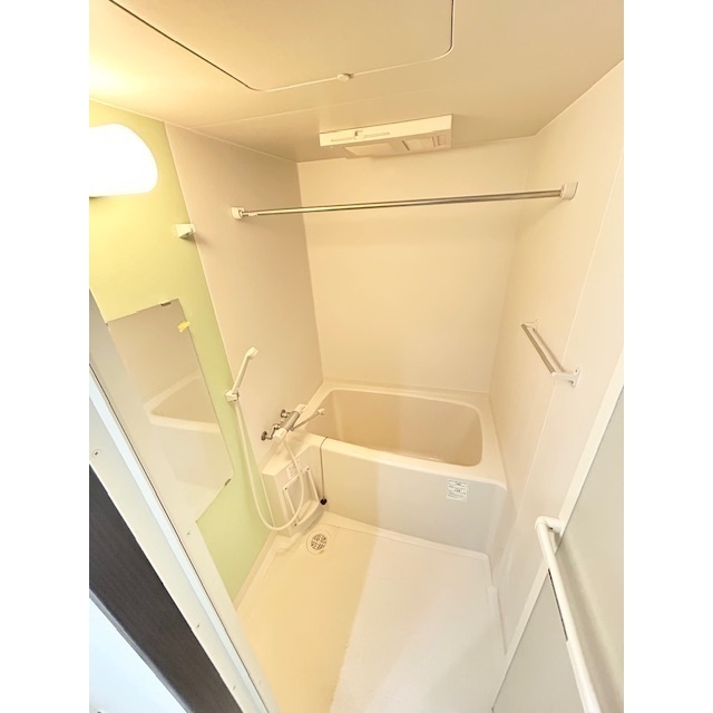 バス・シャワールーム　女性にもうれしい、浴室乾燥機付き♪