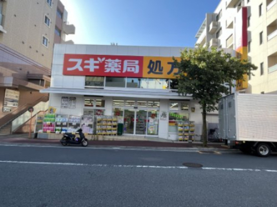 ドラックストア　スギ薬局 市ケ尾店（ドラッグストア）まで710m
