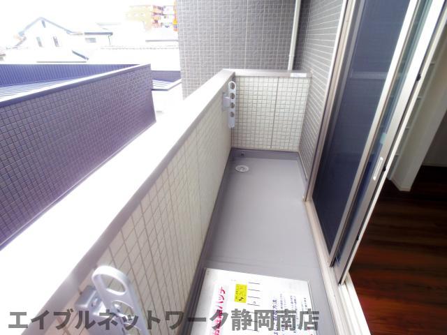 バルコニー　陽当たり良好なバルコニーです