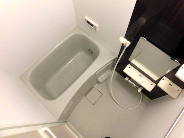 バス・シャワールーム　広めの浴室です。（追い焚き付き）