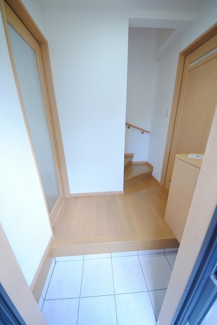 玄関　写真は１号室