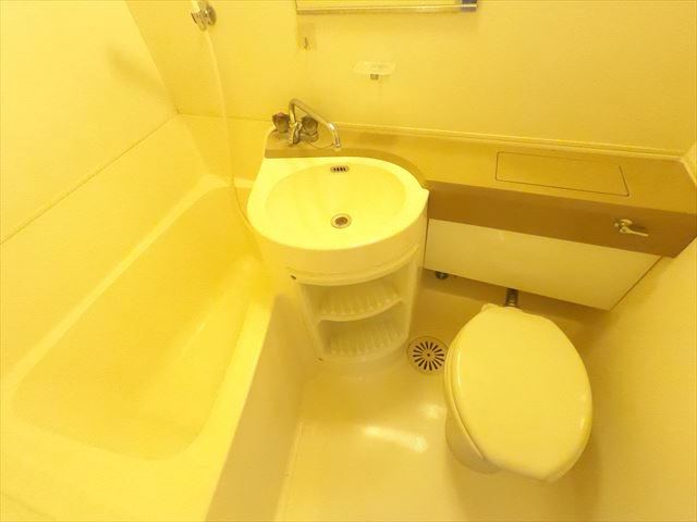 バス・シャワールーム　改装済み！綺麗で広いユニットバス