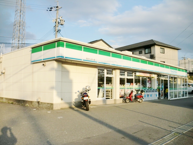 コンビニ　ファミリーマート友生インター店（コンビニ）まで1104m