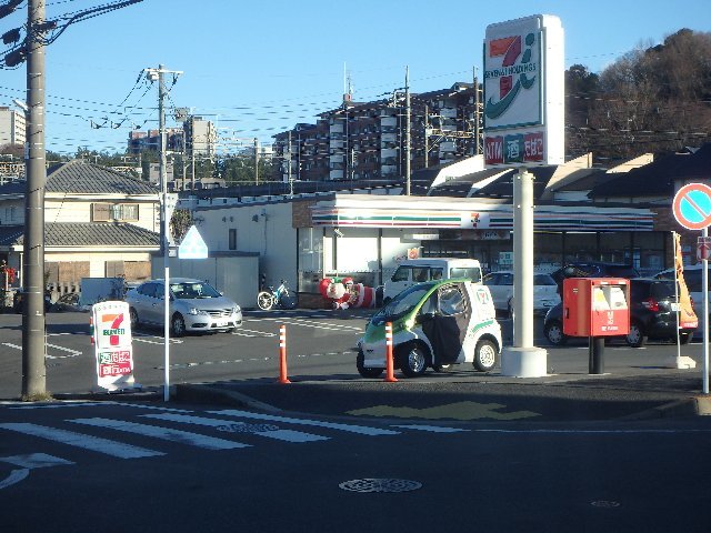 コンビニ　セブンイレブン多摩貝取大通り店（コンビニ）まで650m