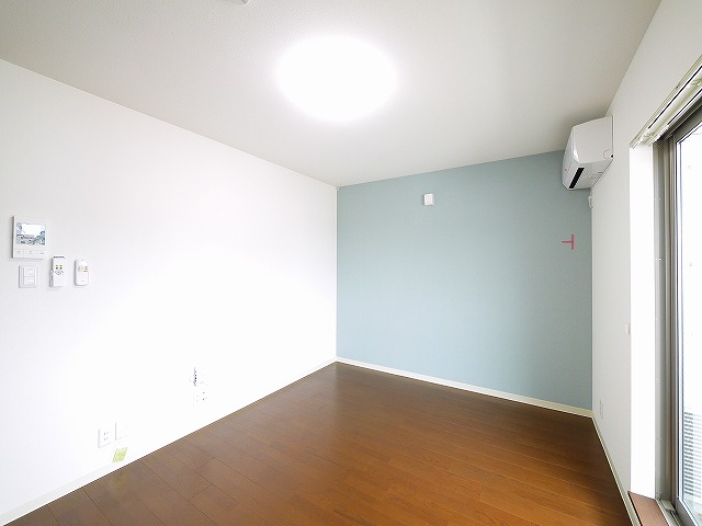 その他部屋・スペース　広くて明るい寝室