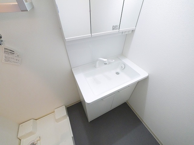 洗面設備　コンパクトで使いやすい洗面所