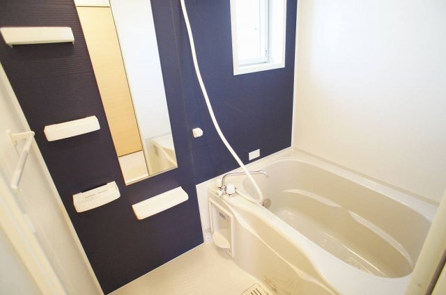 バス・シャワールーム　コンパクトで使いやすいお風呂です