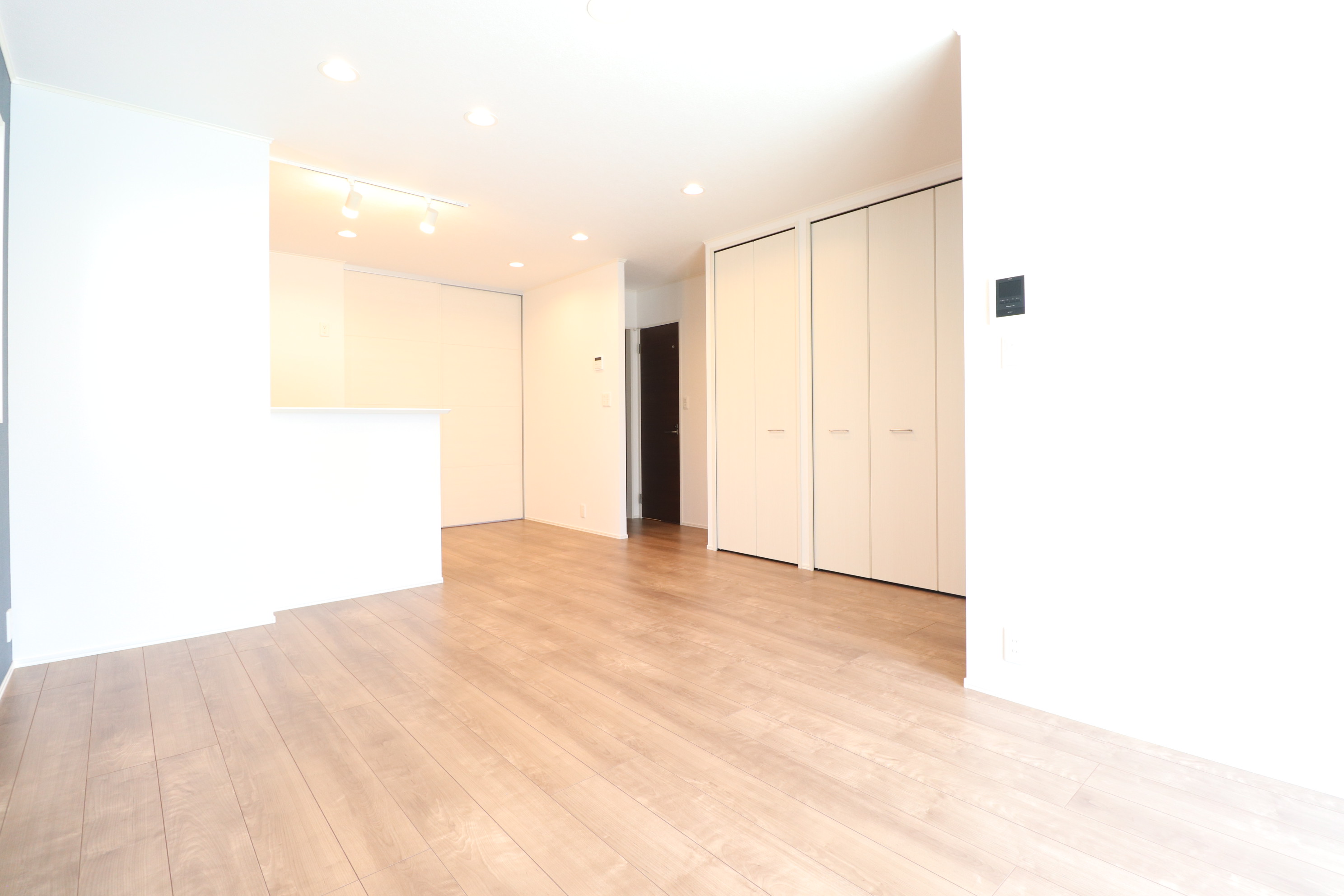 居室・リビング　14.8帖の広々快適なリビングです♪