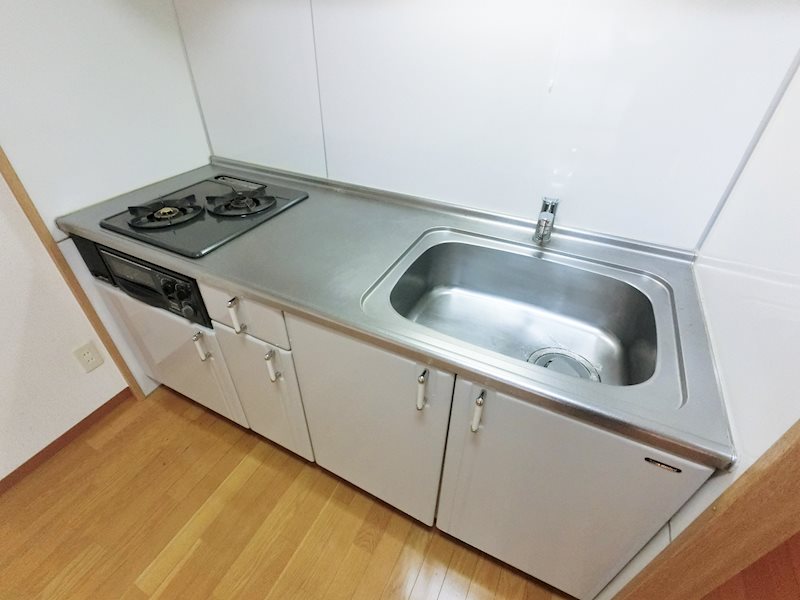 キッチン　キッチンはグリル付き2口コンロ完備