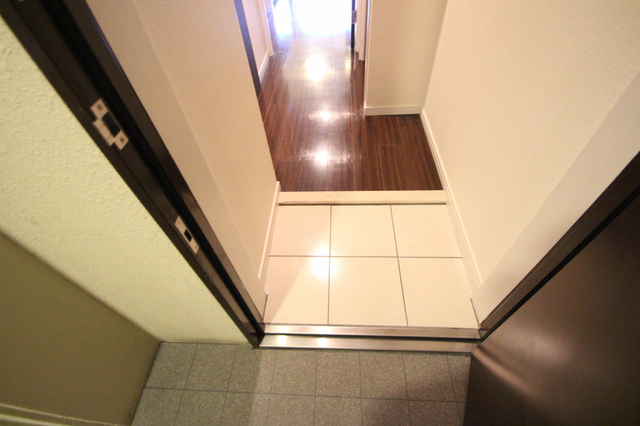 玄関　※別室の参考写真の為、現況優先です。