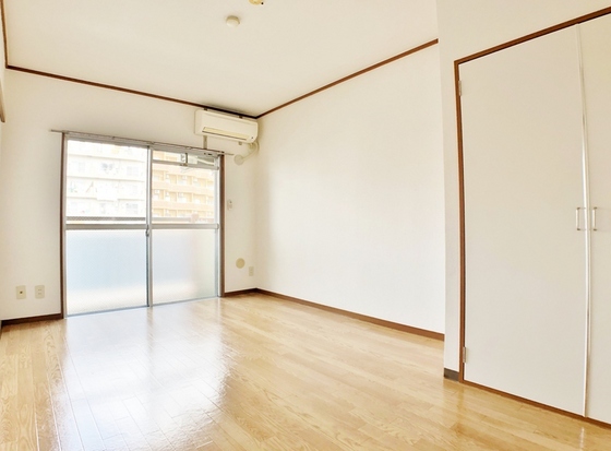 居室・リビング　※他号室の写真です