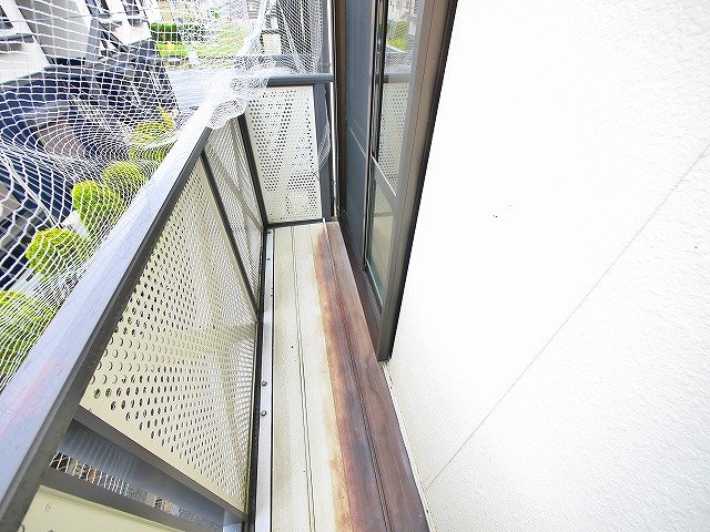 バルコニー　暖かな日差しのふりそそぐバルコニー