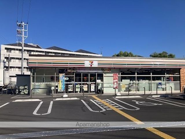 コンビニ　セブンイレブン（コンビニ）まで728m