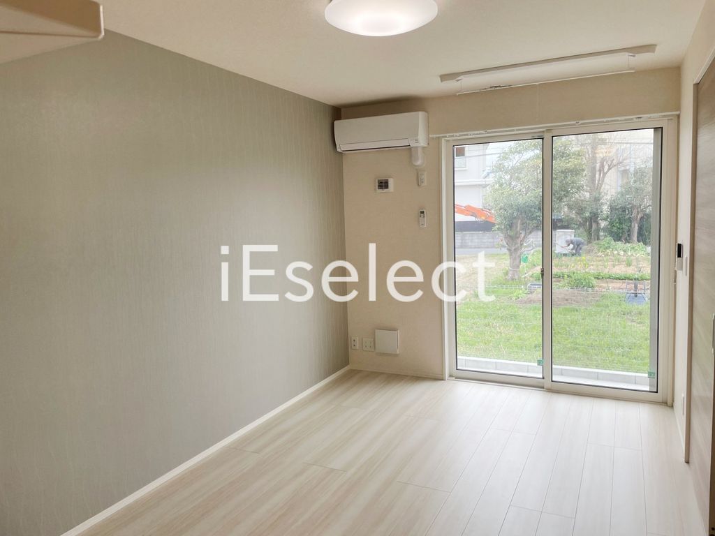 居室・リビング　アクセントクロスがおしゃれなリビングです