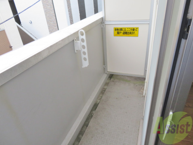 バルコニー　バルコニーが付いているので晴れた日は洗濯物が干せますね