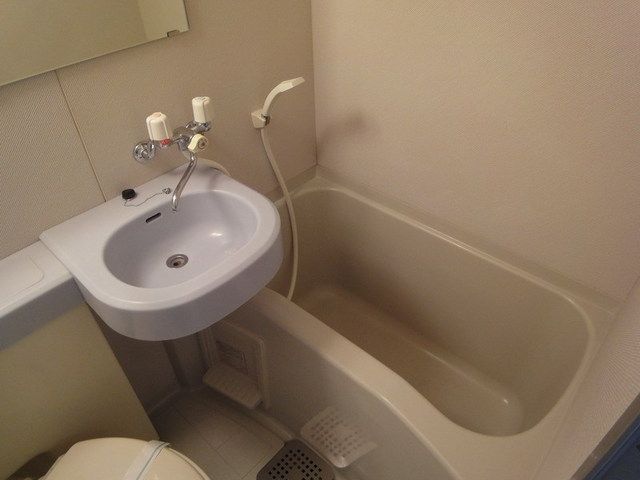 バス・シャワールーム　３点ユニットバス