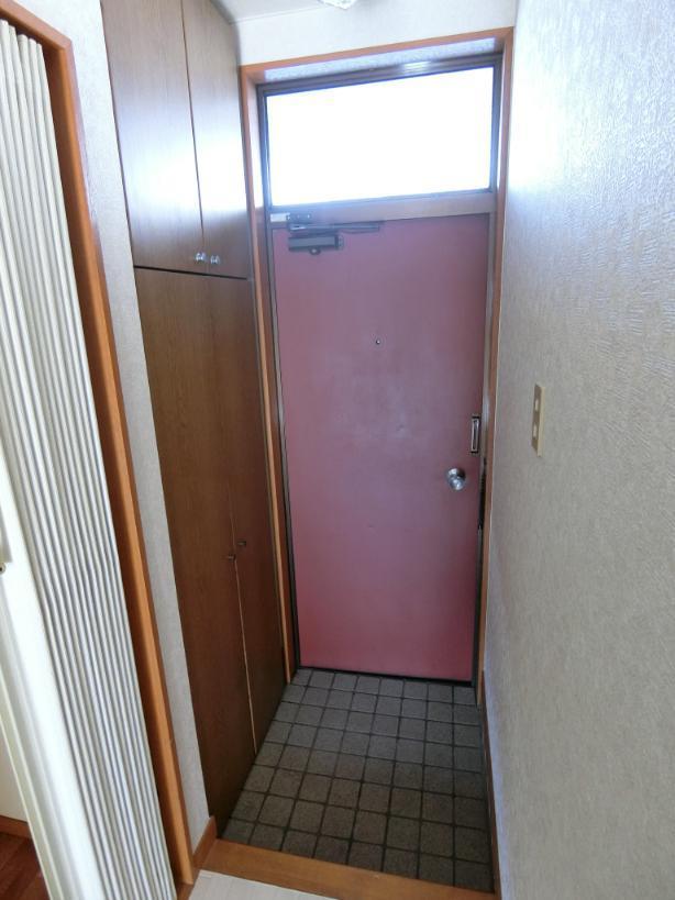 玄関　シューズボックス設置の玄関です。