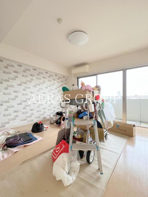 居室・リビング　内装中