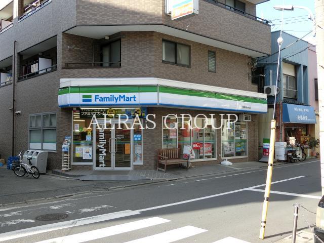 コンビニ　ファミリーマート田園調布本町店（コンビニ）まで93m