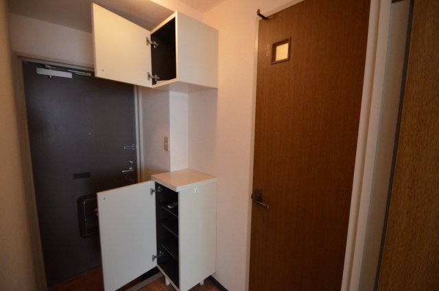 玄関　靴コレクションはこの中に入れておきましょう！中々入りますよ！