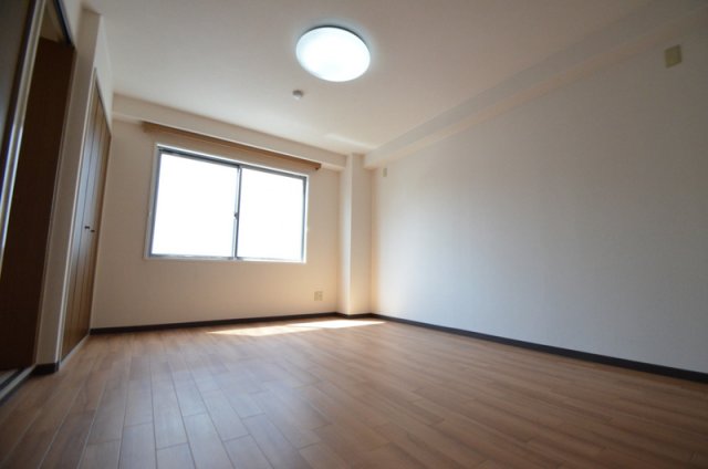 居室・リビング　日差しも良いので家の中で日光浴も可能！？