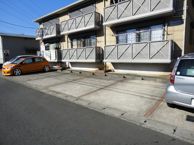 駐車場　敷地内に駐車場があるので安心して駐車できます♪（※要確認）